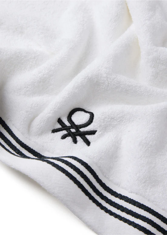 סדרת Classic Benetton , מגבות חלקות עם רקמת לוגו אלגנטית - לבן - Image 2
